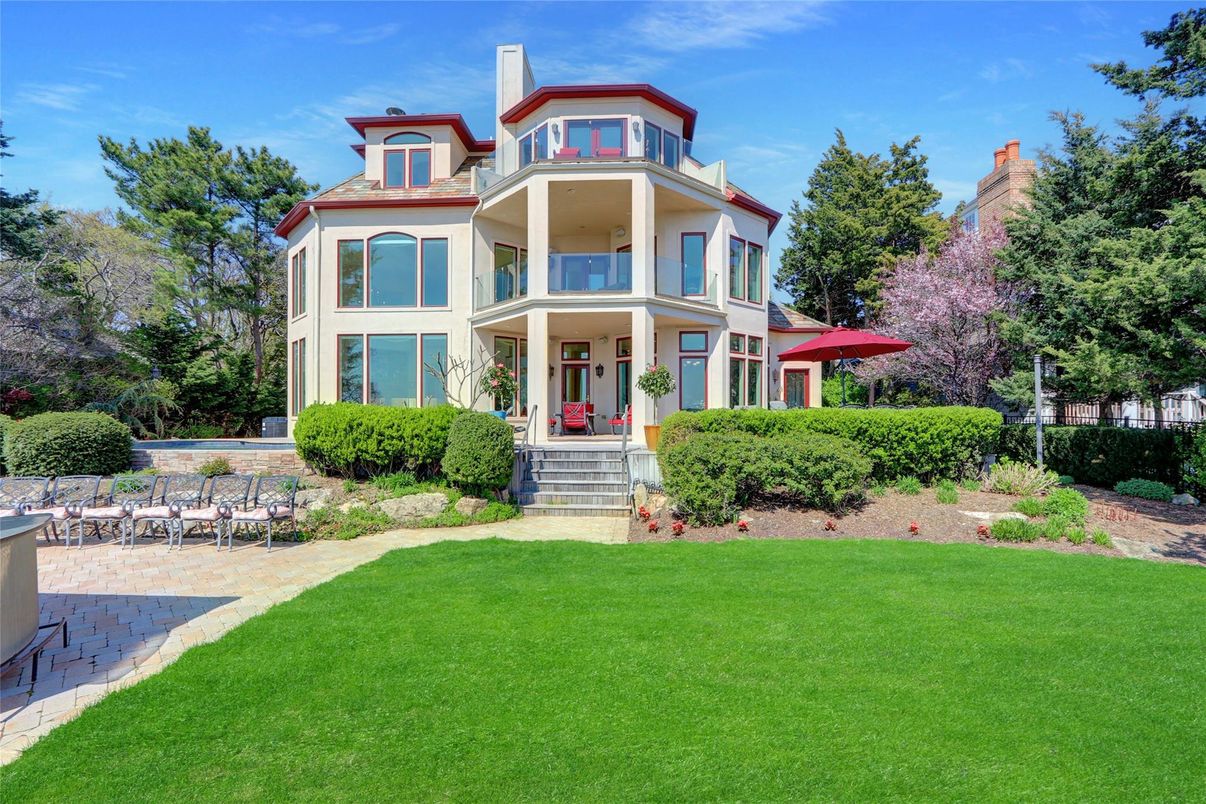 Backyard, Exterior, Facade, Queen Anne Victorian