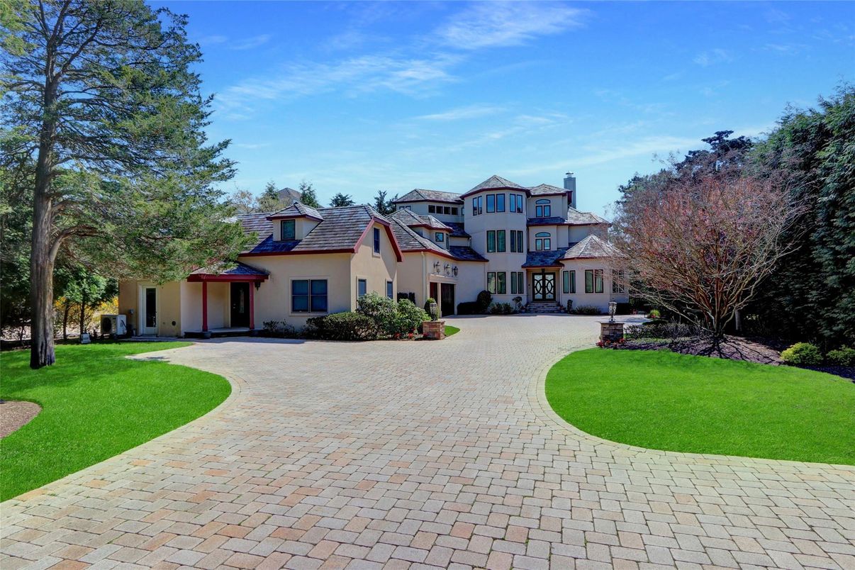 Backyard, Exterior, Facade, French Provincial