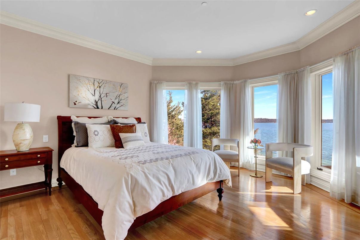 Bedroom, Interior, Recessed Lighting, Water, Wood Texture Flooring