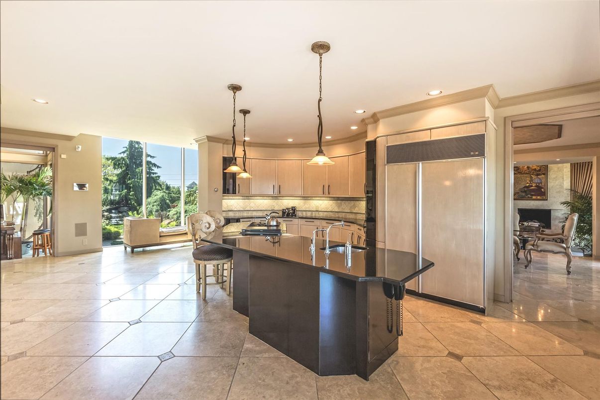 Dining room, Interior, Kitchen, Pendant Lights, Recessed Lighting, Stainless Steel Appliances