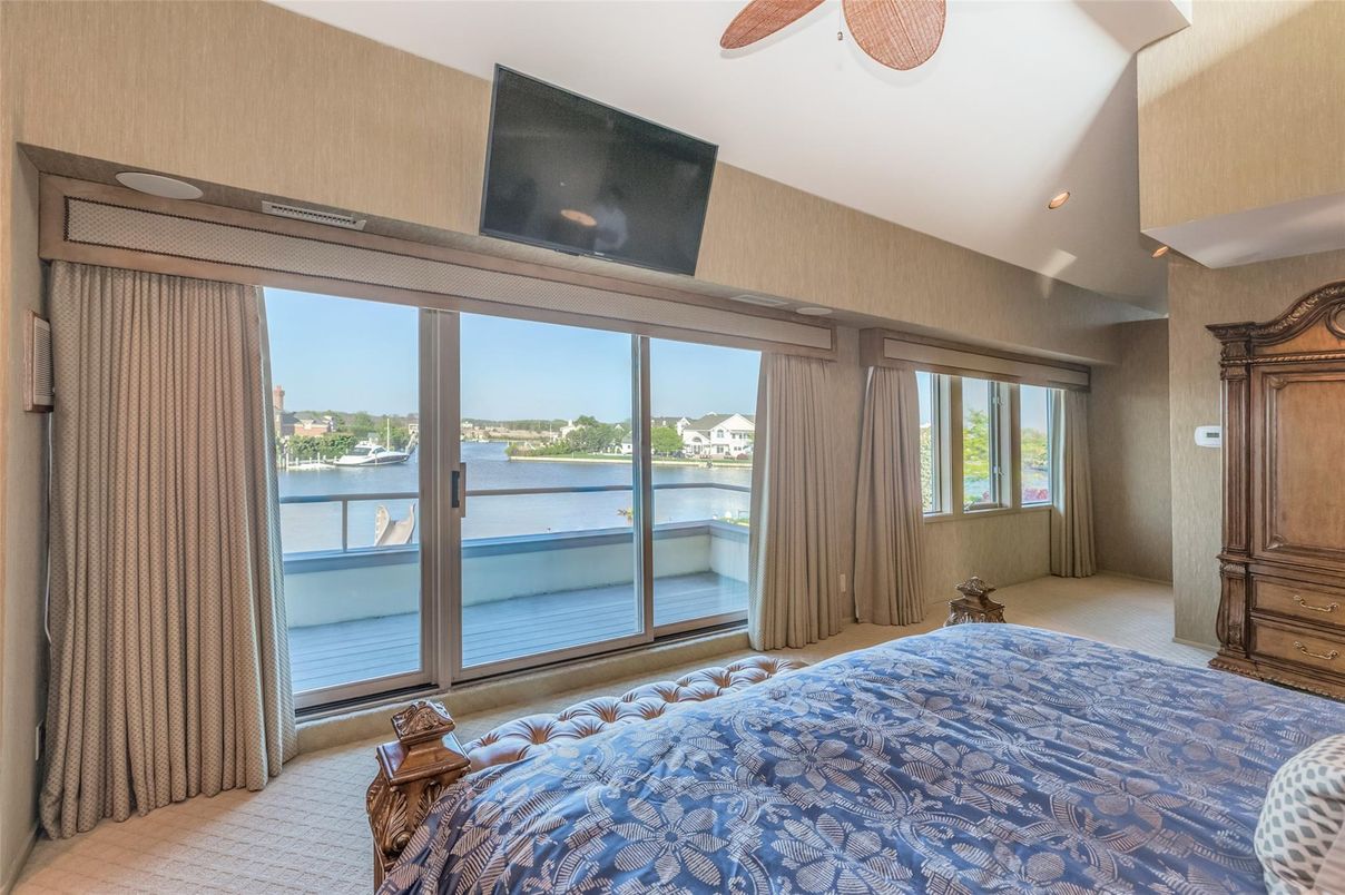 Bedroom, Interior, Water