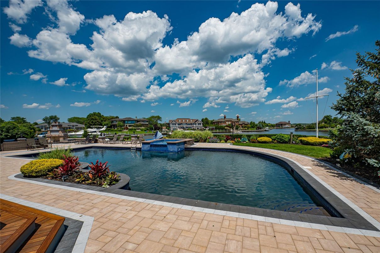 Exterior, Pool, Water