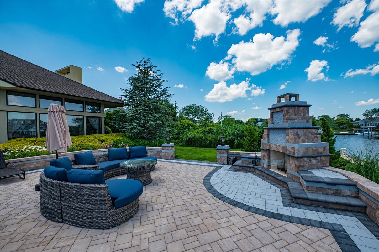 Exterior, Fireplace, Water