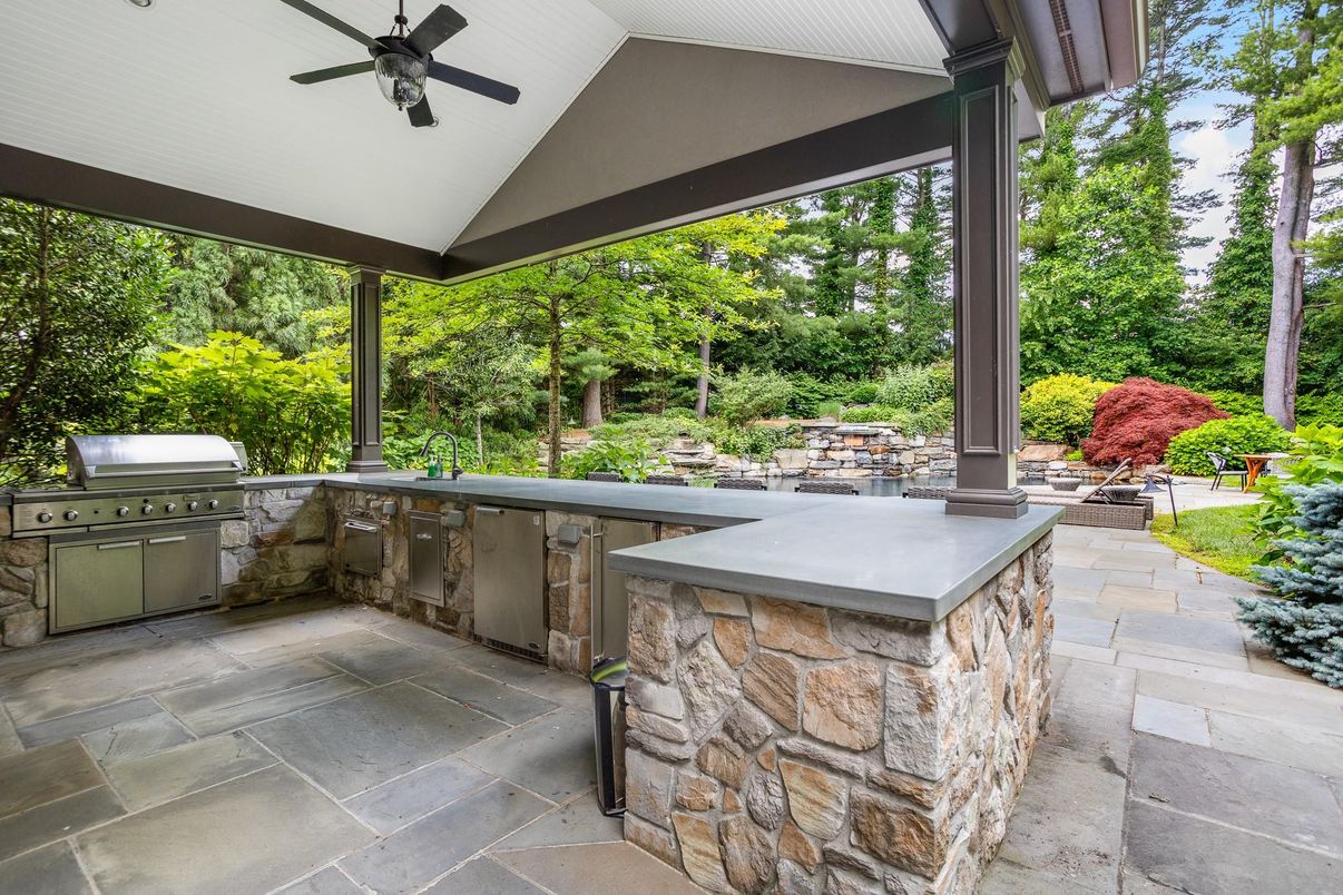 Exterior, Outdoor Kitchen