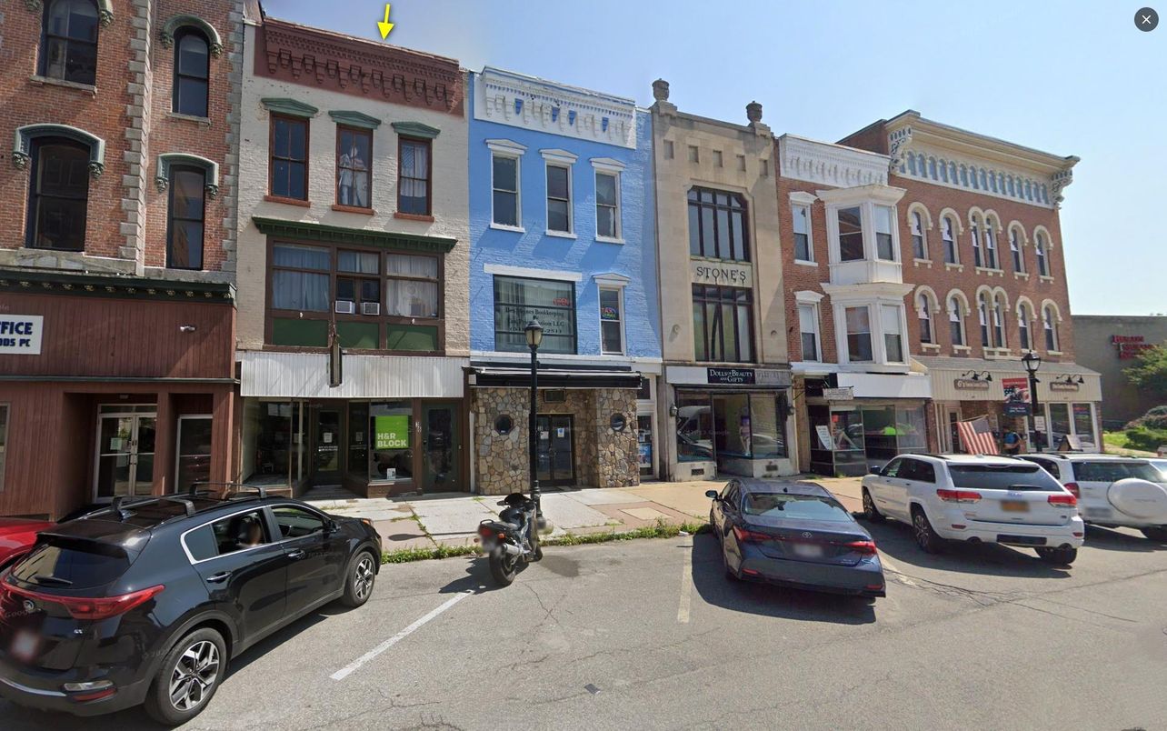 Exterior, Facade, Brick Facade, Rowhouse