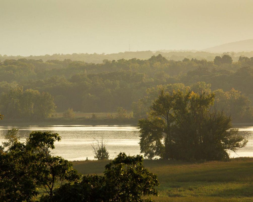Exterior, Lake