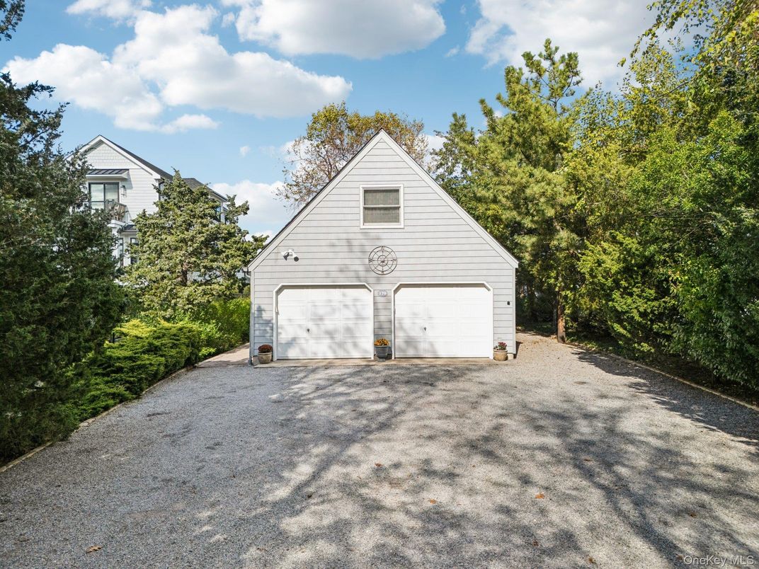 Detached Garage, Exterior