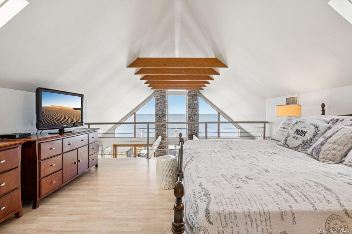 Bedroom, Interior, Water, Wooden Beams, Wood Texture Flooring