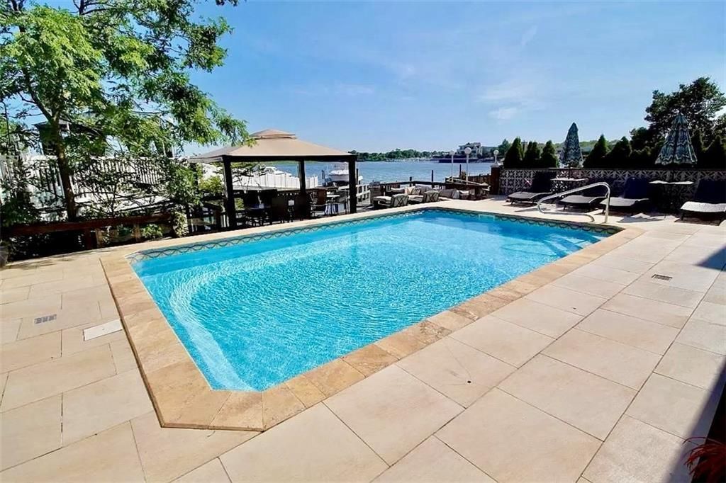 Exterior, Pool, Water