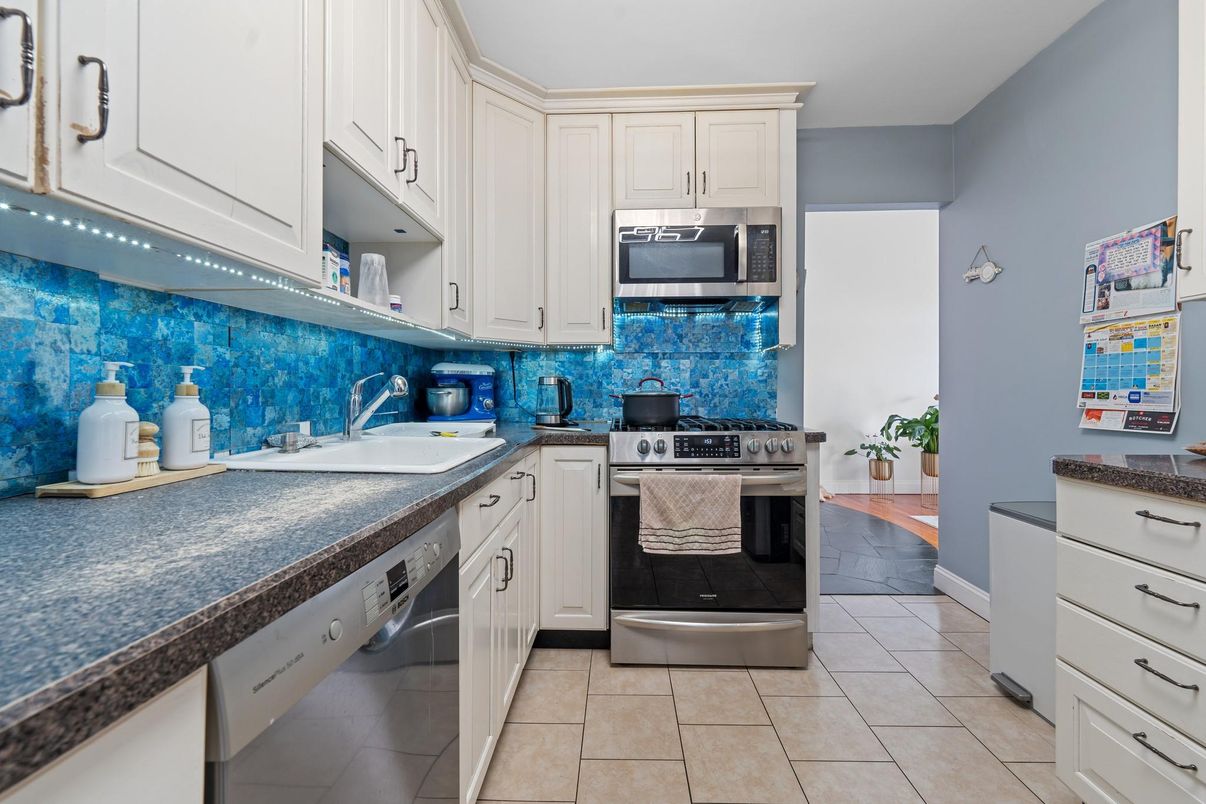 Interior, Kitchen, Stainless Steel Appliances