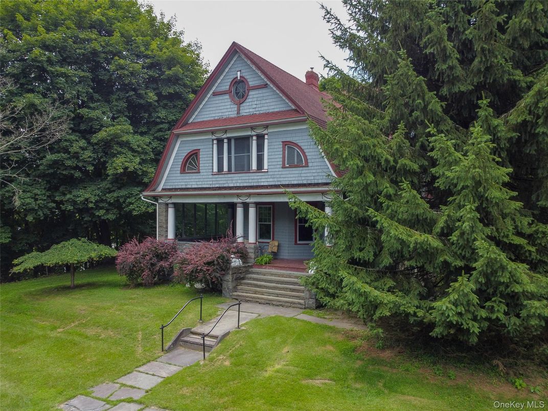 Backyard, Exterior, Facade, Queen Anne Victorian