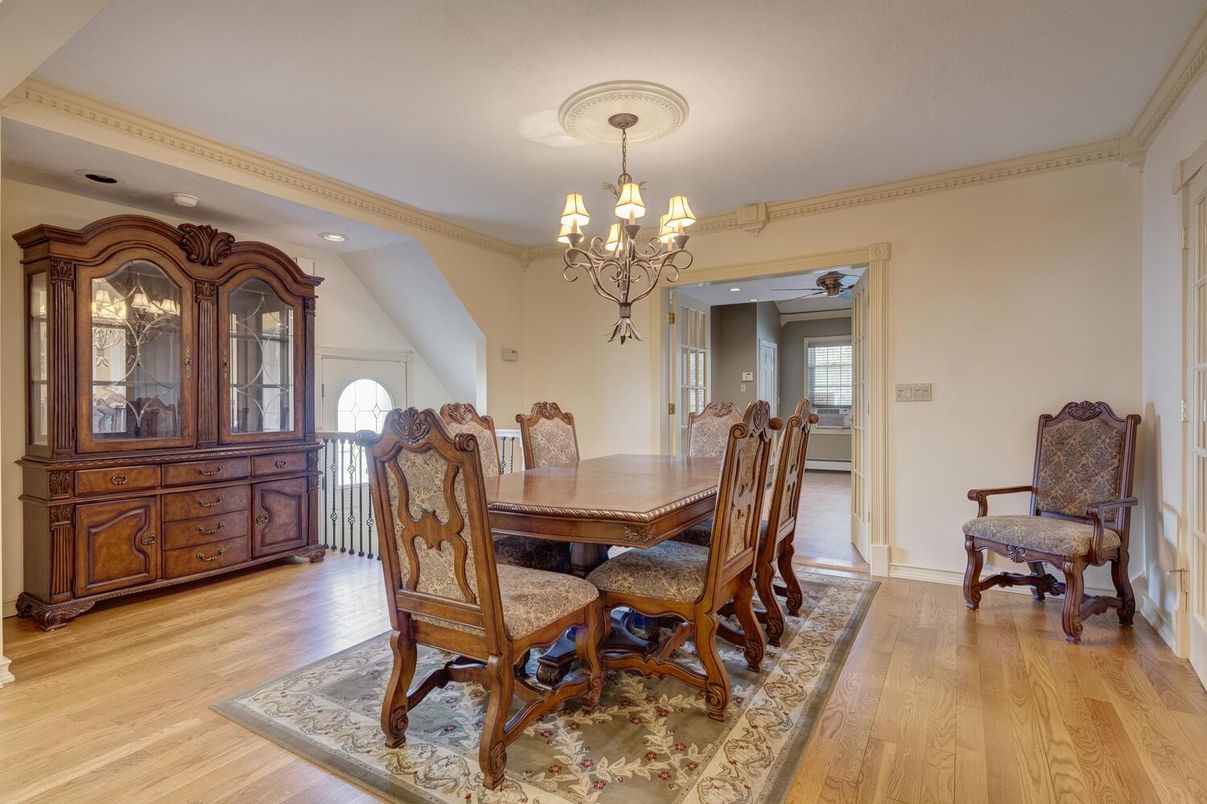 Chandelier, Dining room, Interior, Recessed Lighting, Wood Texture Flooring
