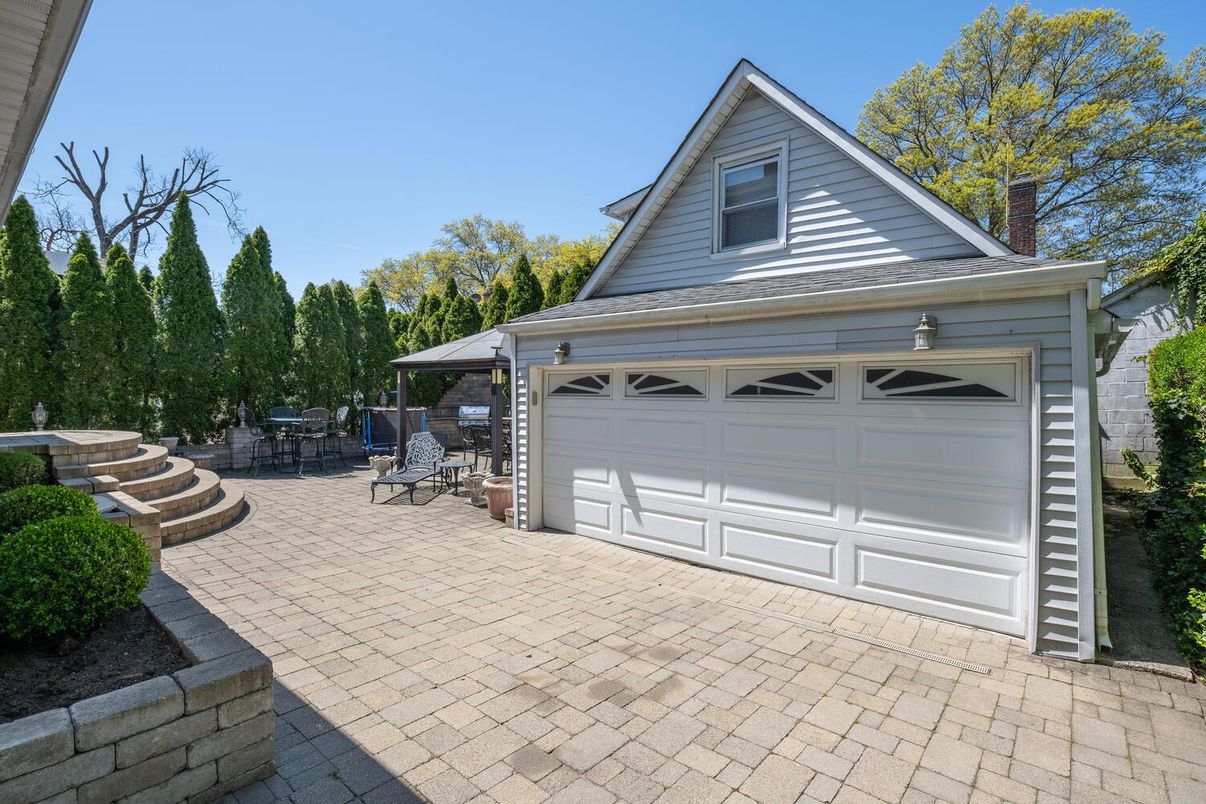 Detached Garage, Exterior