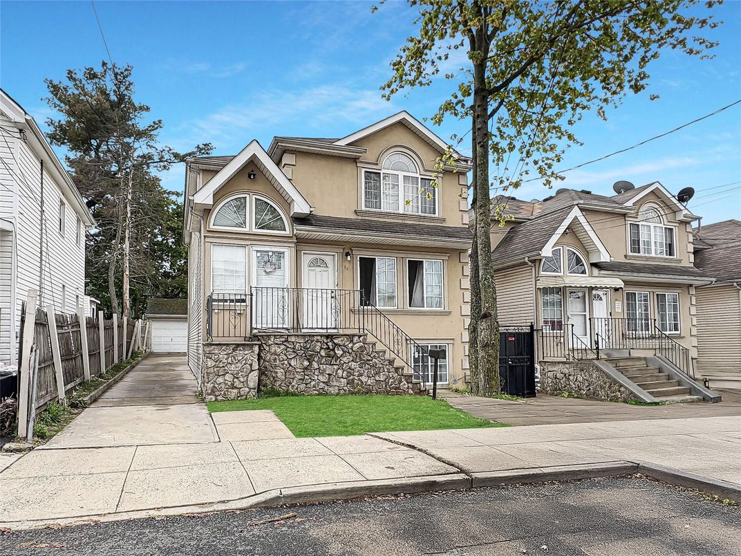 Exterior, Facade, Queen Anne Victorian