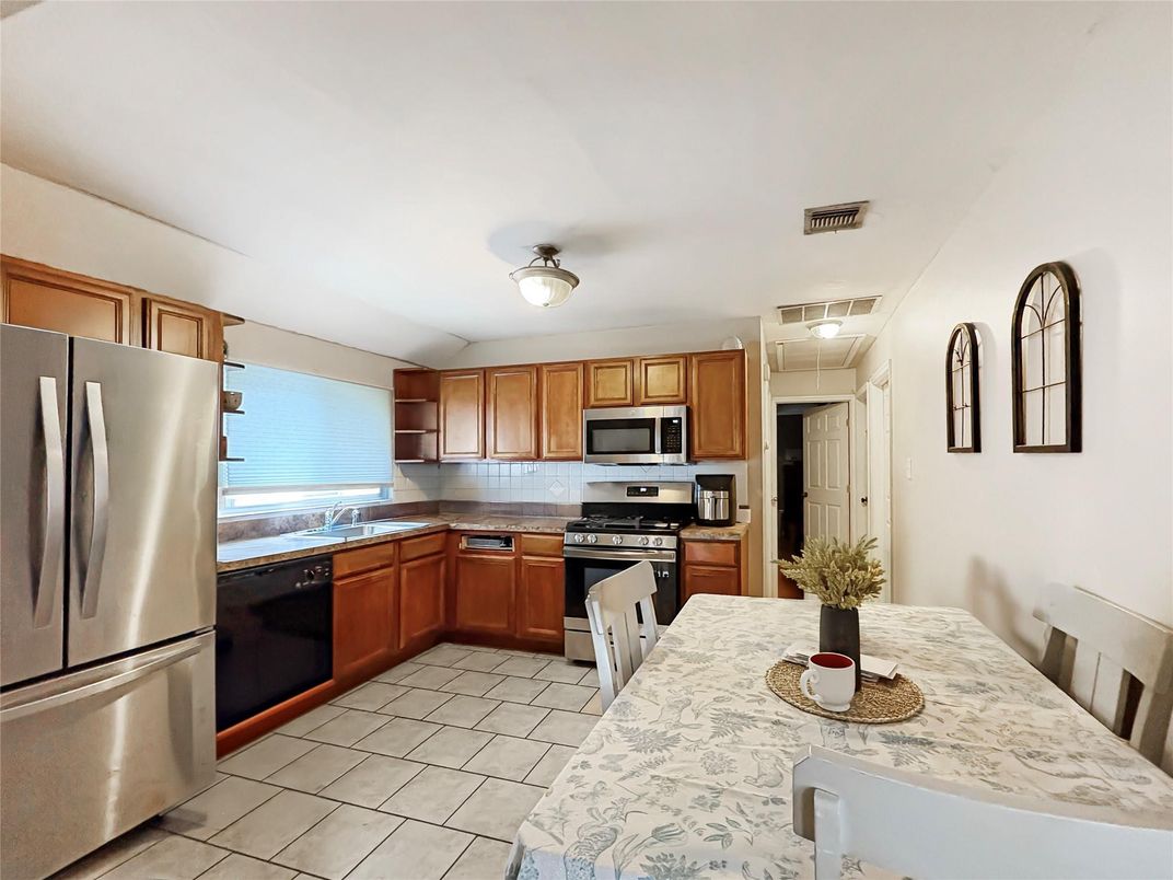 Dining room, Interior, Kitchen, Stainless Steel Appliances