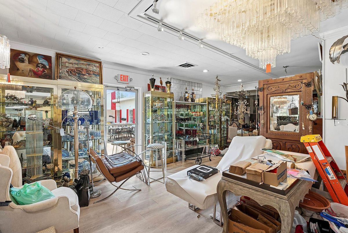 Chandelier, Interior, Recessed Lighting, Wood Texture Flooring