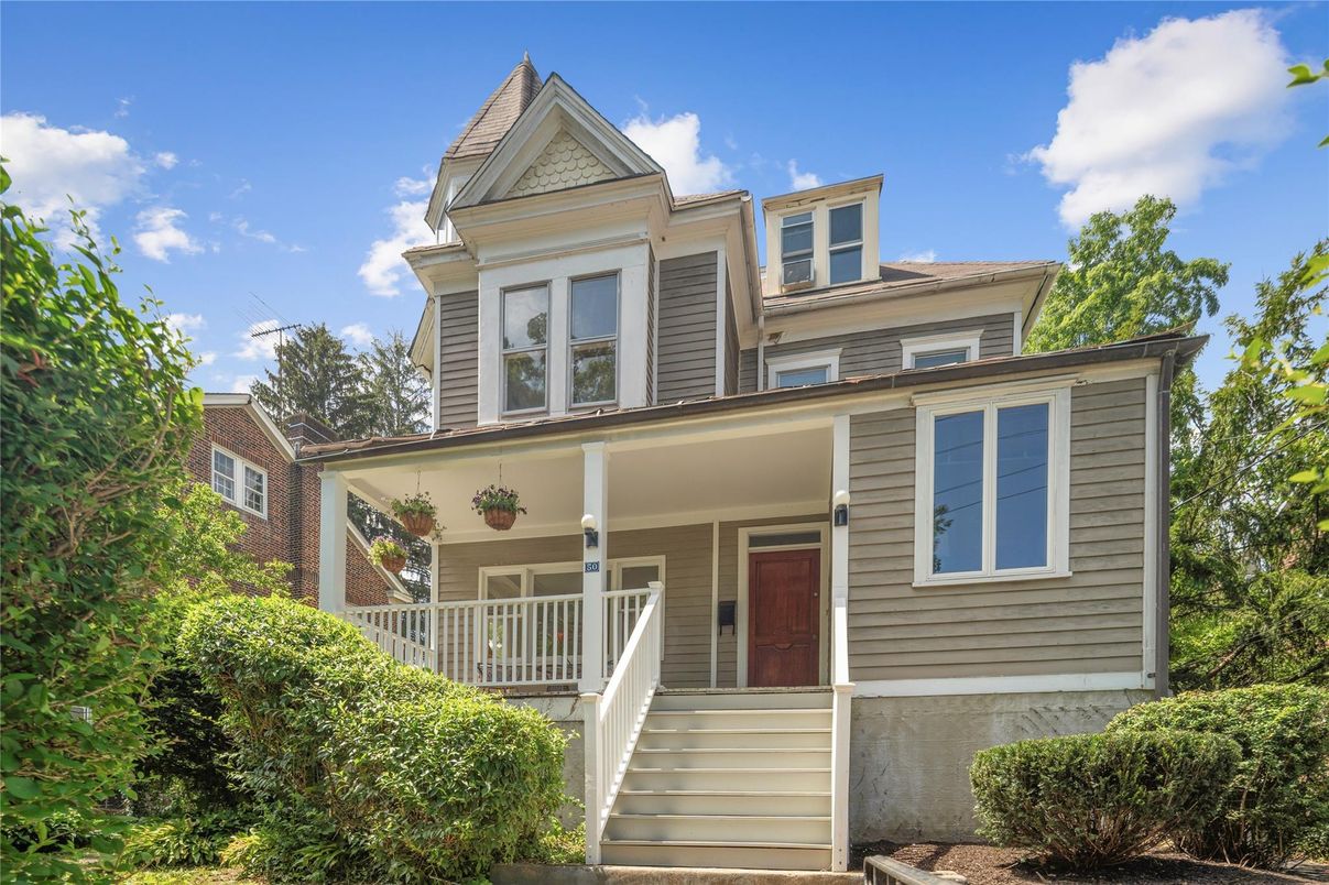 Exterior, Facade, Queen Anne Victorian