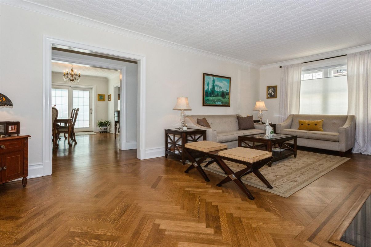 Chandelier, Dining room, Interior, Living room, Wood Texture Flooring