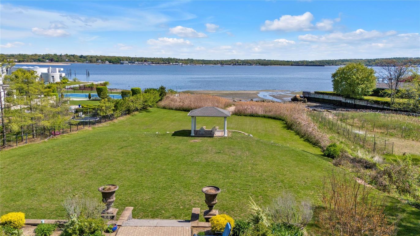 Exterior, Lake