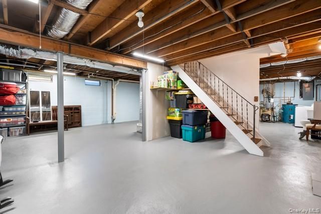 Garage, Interior, Wooden Beams