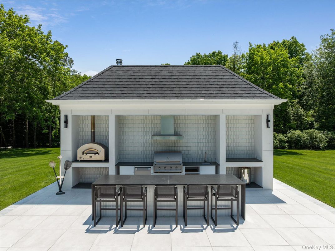 Backyard, Exterior, Outdoor Kitchen