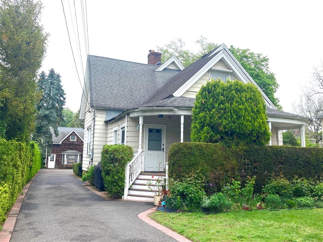 Exterior, Facade, Cape Cod