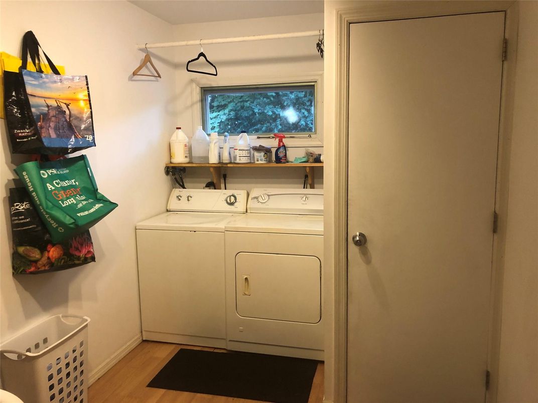 Interior, Washer, Wood Texture Flooring