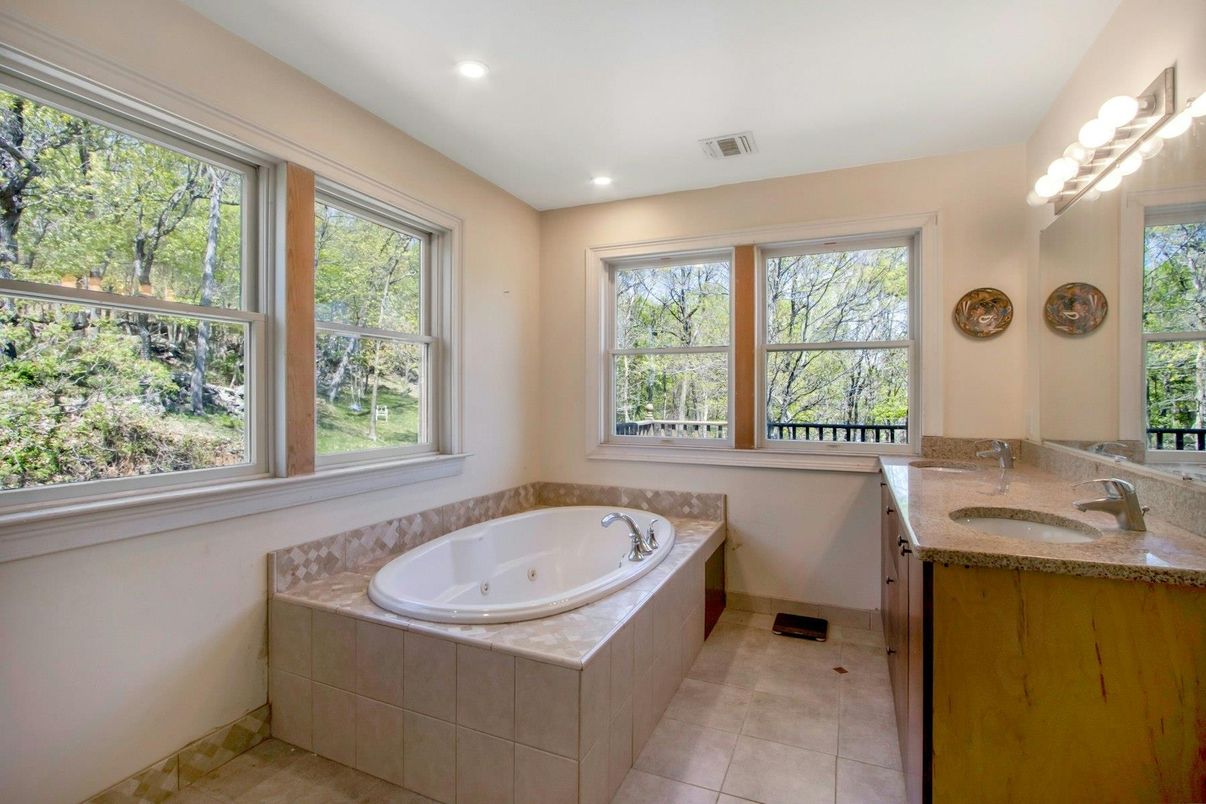 Bathroom, Interior, Recessed Lighting