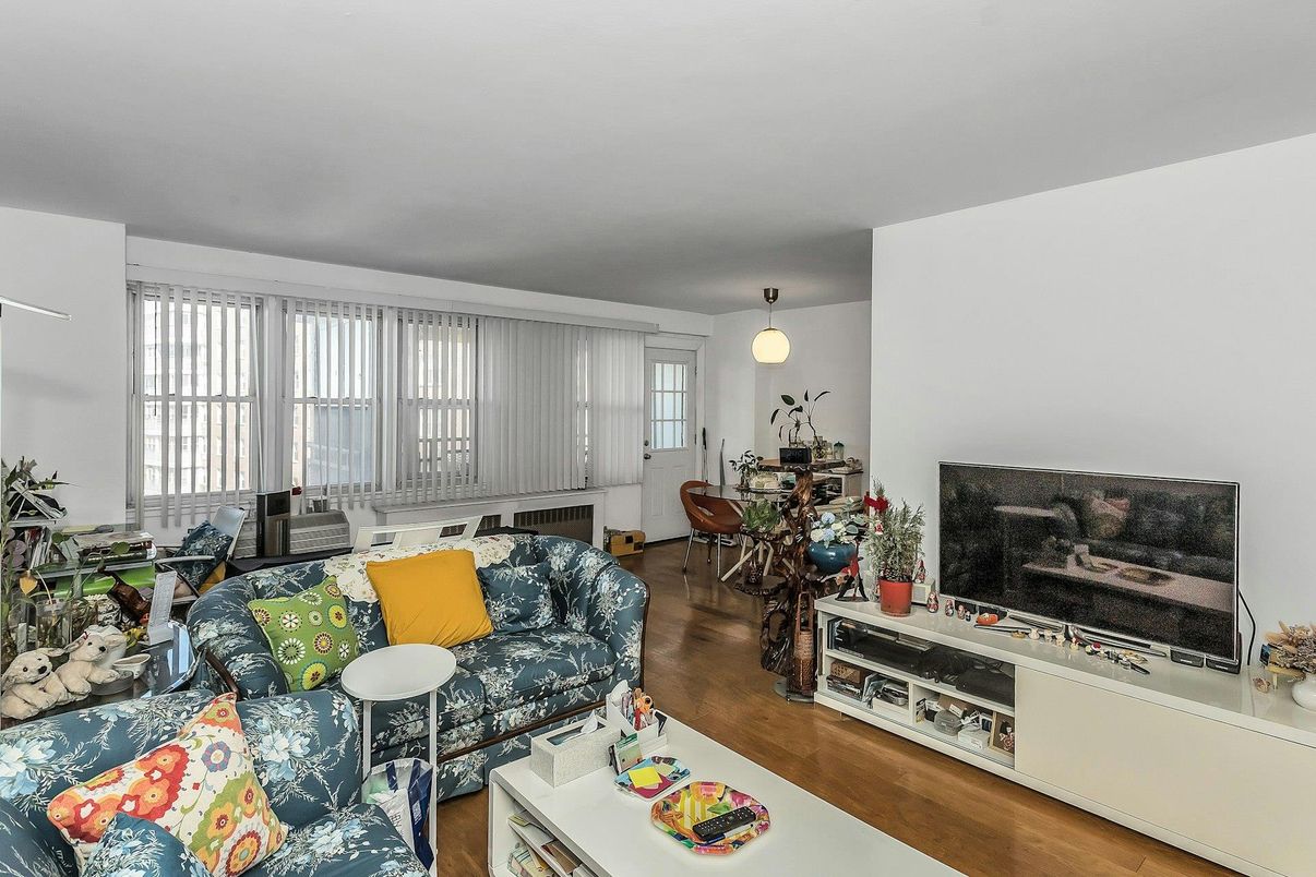 Dining room, Interior, Living room, Pendant Lights, Wood Texture Flooring