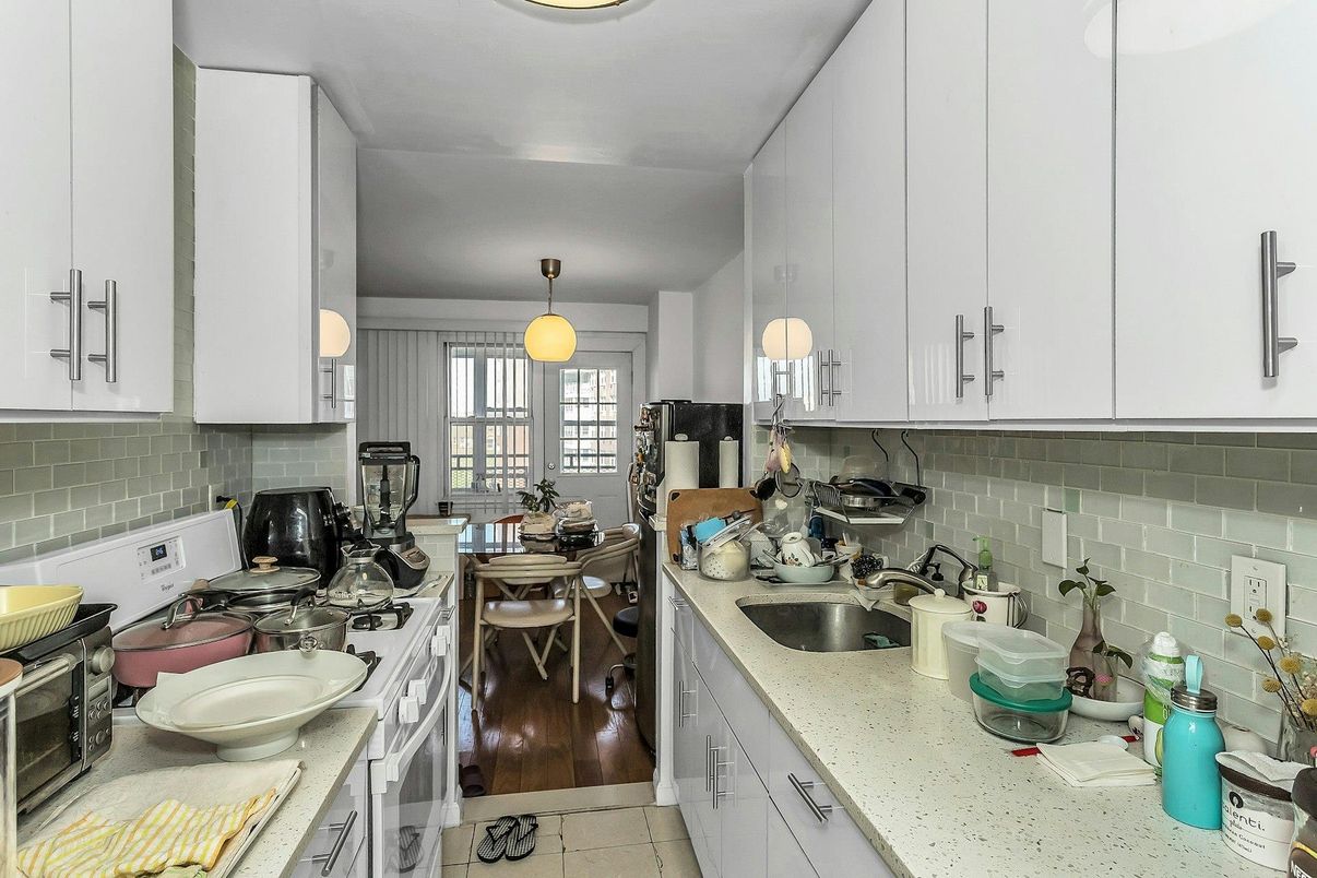 Dining room, Interior, Kitchen, Pendant Lights, Wood Texture Flooring