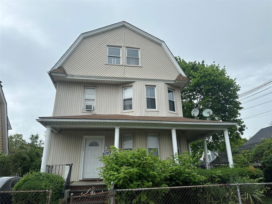 Exterior, Facade, Queen Anne Victorian