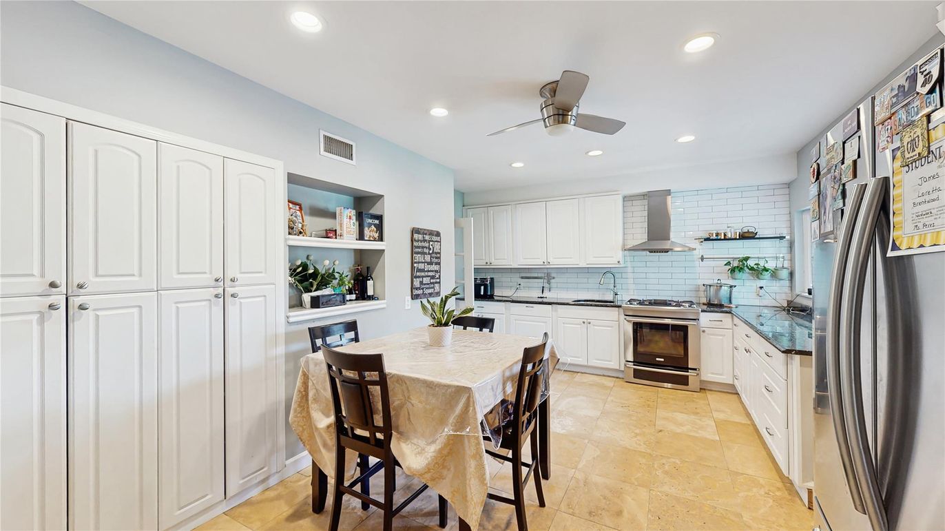 Dining room, Interior, Kitchen, Recessed Lighting, Stainless Steel Appliances