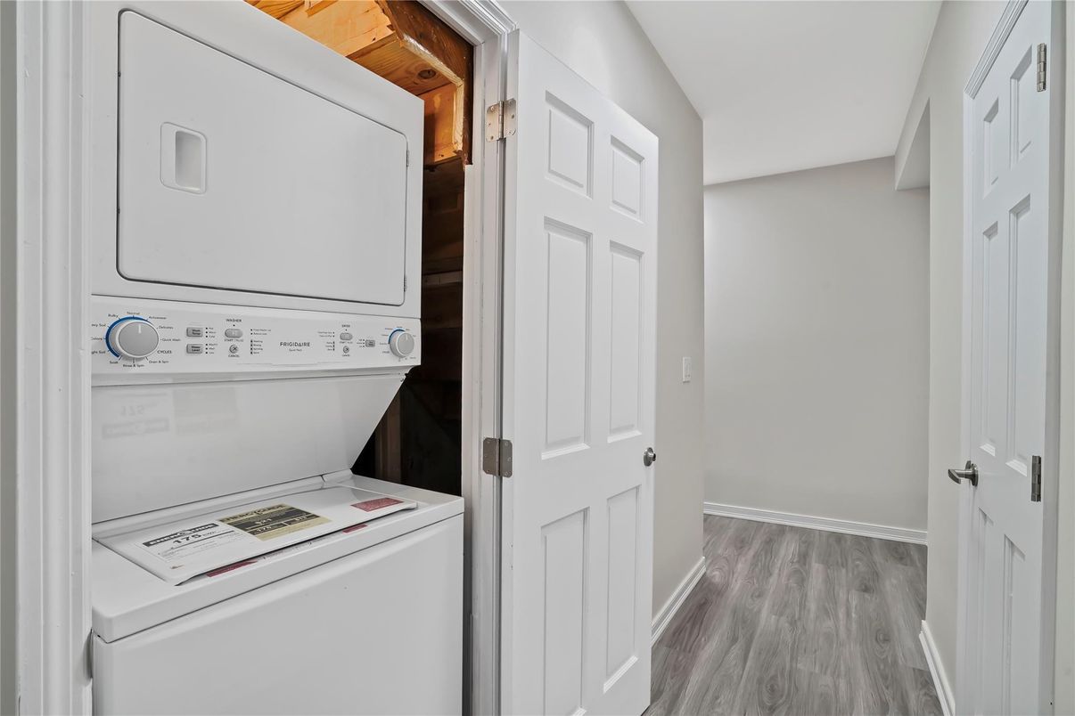 Interior, Utility Closets, Washer, Wood Texture Flooring