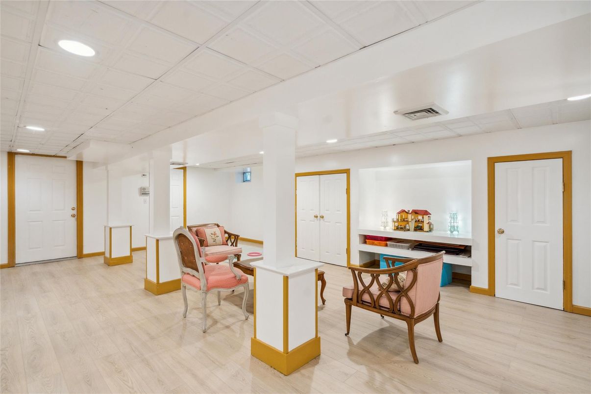 Interior, Recessed Lighting, Wood Texture Flooring