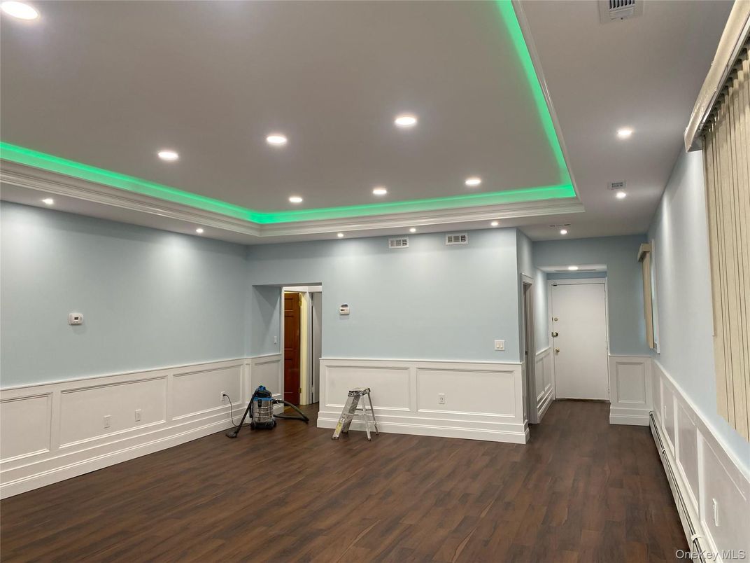 Empty room, Interior, Recessed Lighting, Wood Texture Flooring