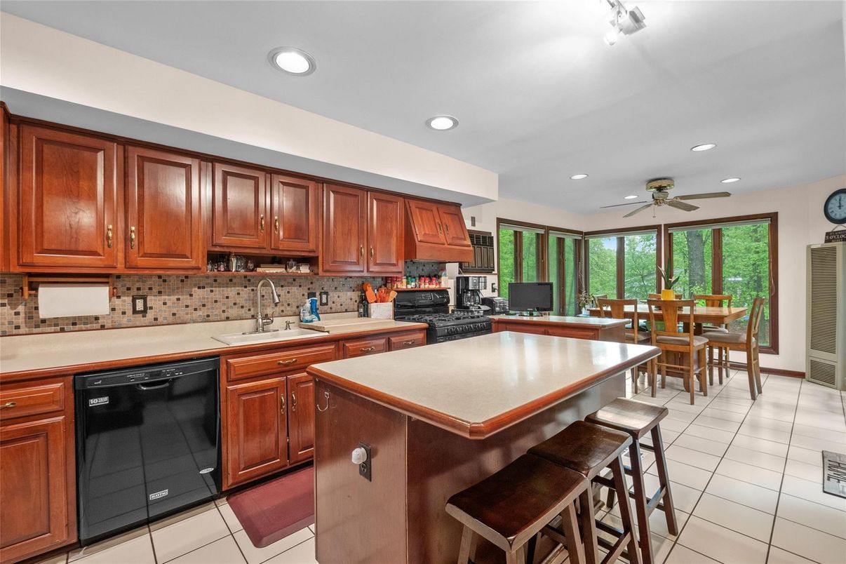 Dining room, Interior, Kitchen, Recessed Lighting