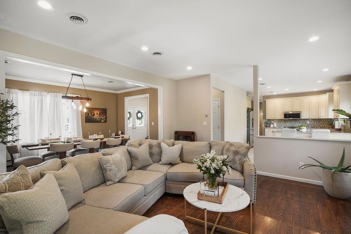 Dining room, Interior, Kitchen, Living room, Pendant Lights, Recessed Lighting, Stainless Steel Appliances, Wood Texture Flooring