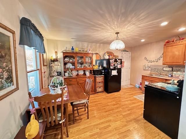Chandelier, Dining room, Interior, Recessed Lighting, Wood Texture Flooring