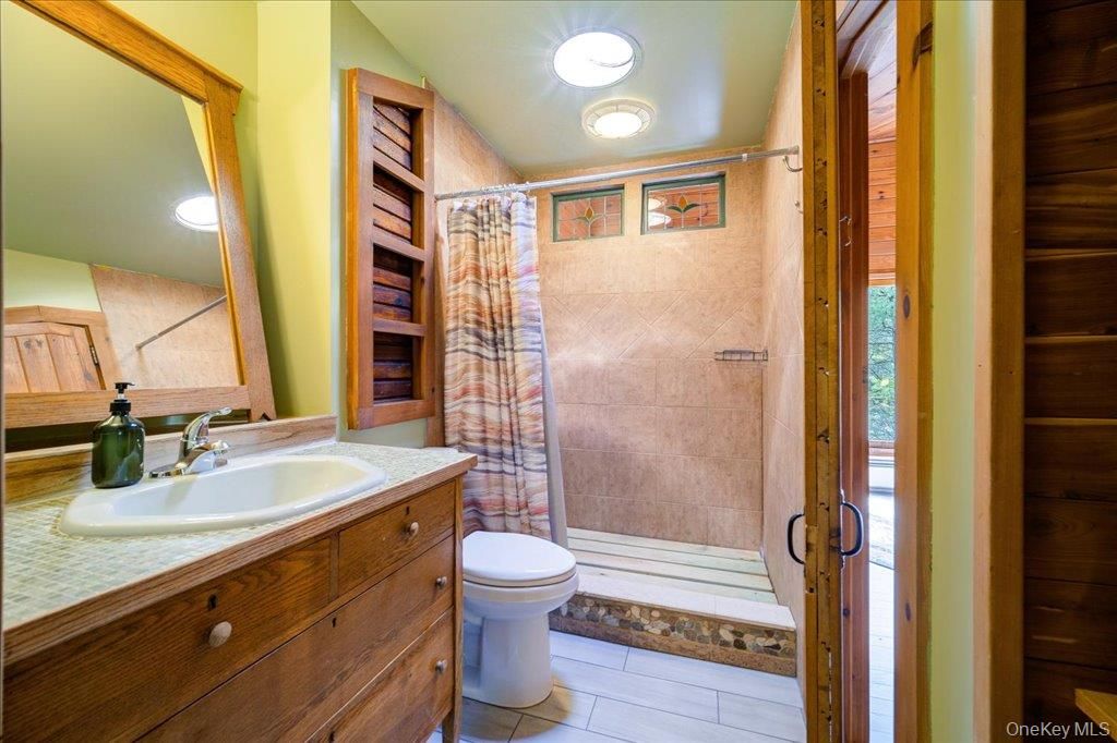 Bathroom, Interior, Recessed Lighting