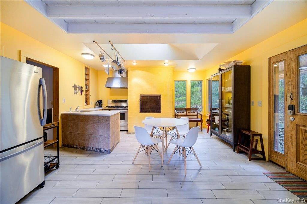 Dining room, Interior, Kitchen, Stainless Steel Appliances