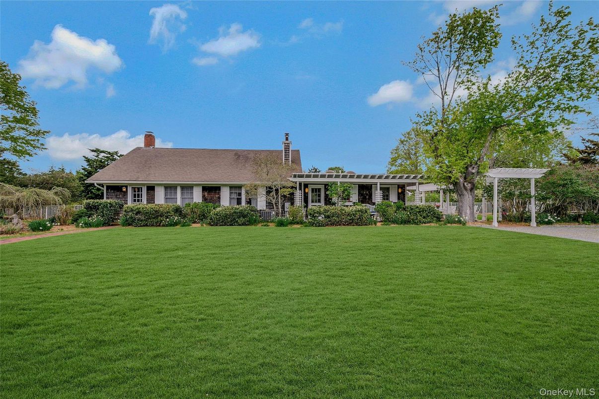 Backyard, Exterior, Facade, Ranch