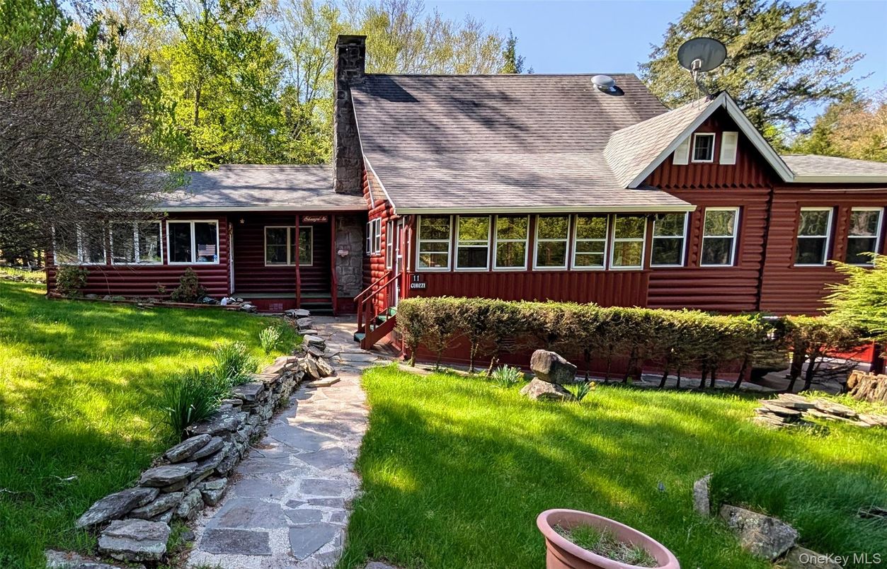 Exterior, Facade, Log Home