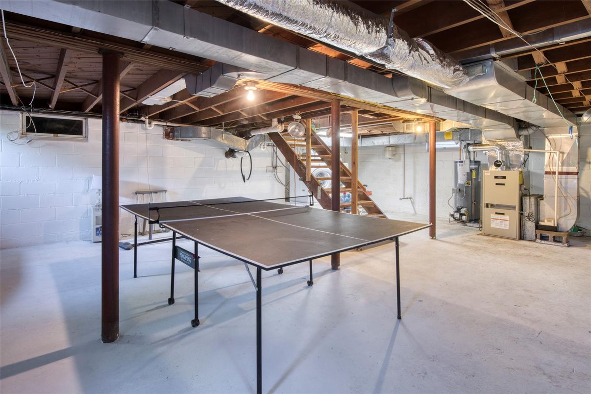 Game Room, Interior