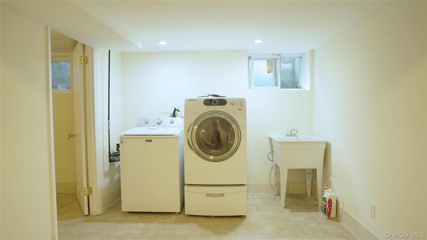 Interior, Recessed Lighting, Utility Closets, Washer