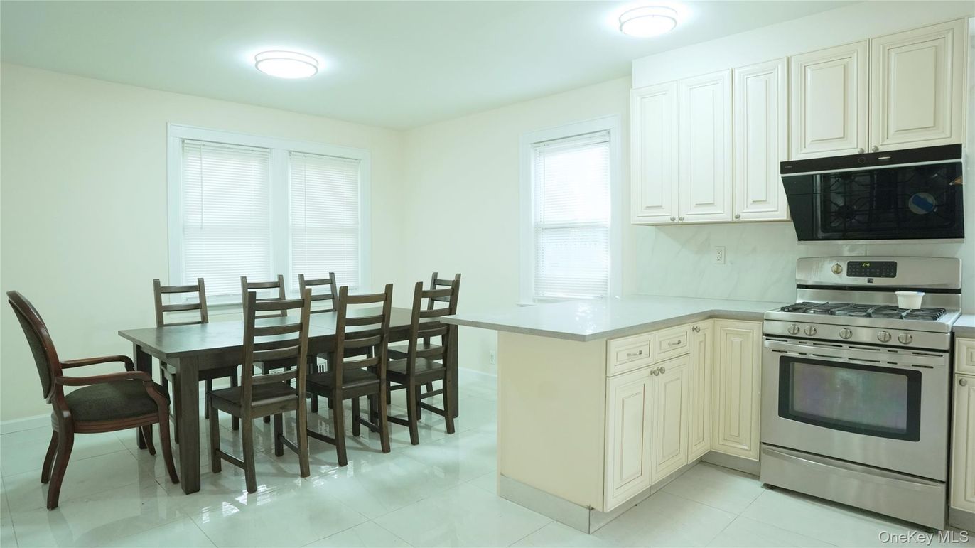 Dining room, Interior, Kitchen, Stainless Steel Appliances