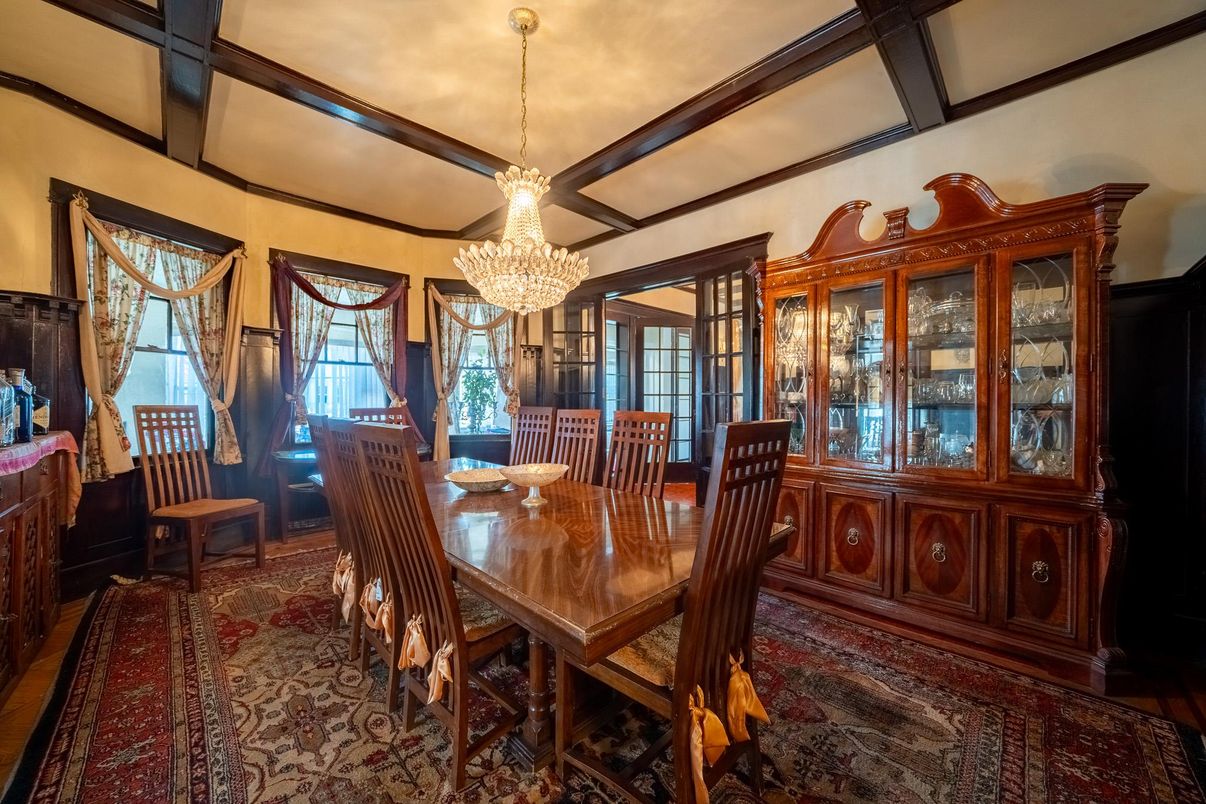 Chandelier, Dining room, Interior