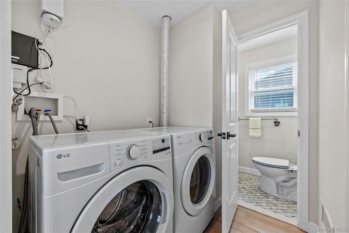 Interior, Washer, Wood Texture Flooring