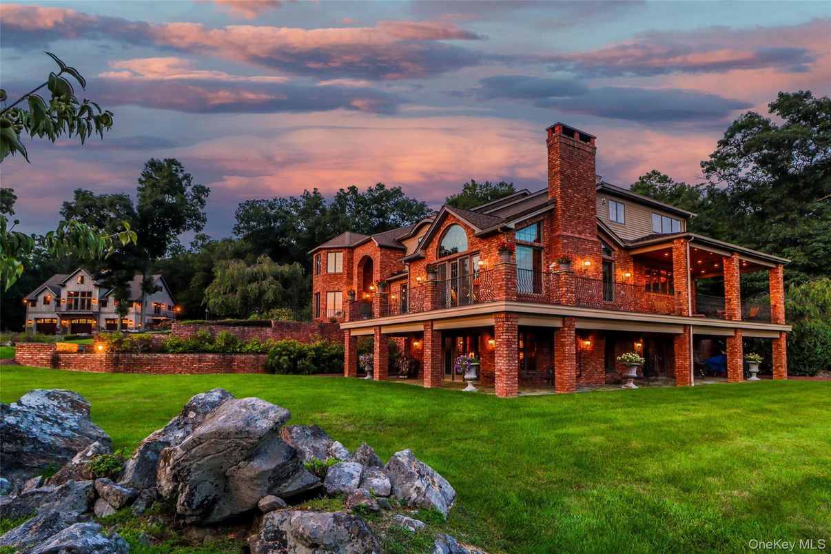 Backyard, Exterior, Facade, Brick Facade, Log Home