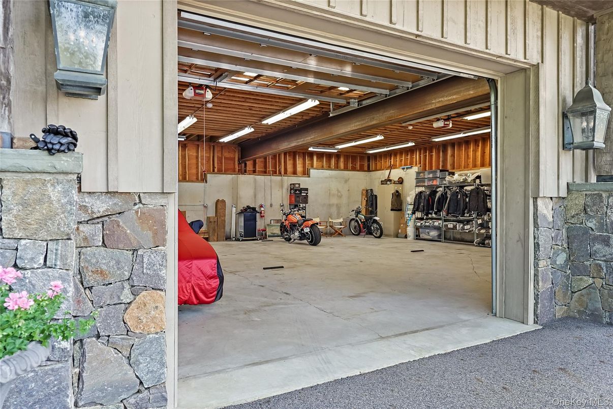 Fitness Equipment, Interior, Wooden Beams