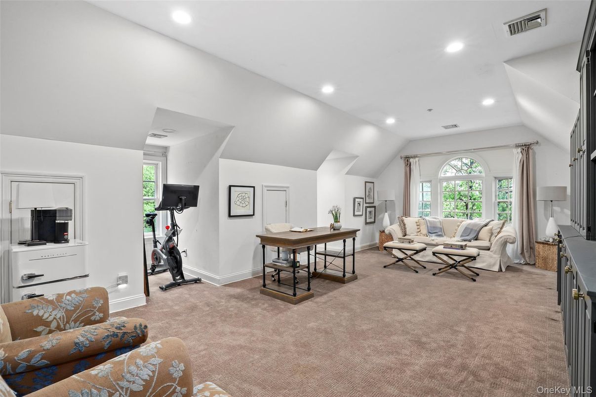 Fitness Equipment, Interior, Living room, Recessed Lighting